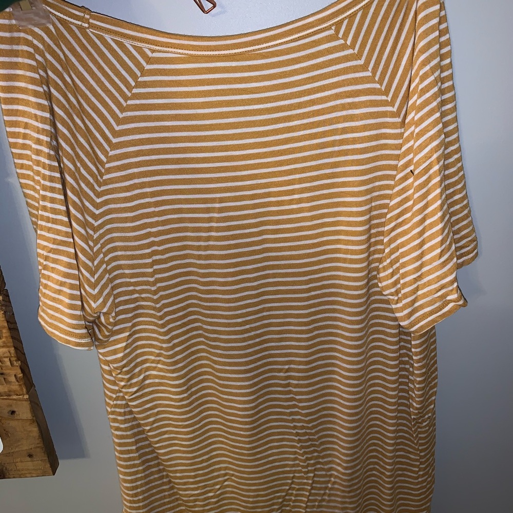American Eagle Soft and Sexy v-neck shirt - Picture 2 of 3